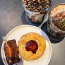 쁘띠꾸숑 | 루프탑으로 핫한 부산 남포동 디저트카페 굿올데이즈