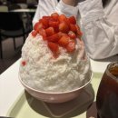 Peony(피오니) | [홍대/합정] 딸기 디저트 끝판왕 "피오니(Peony)" 솔직후기 (딸기 빙수 & 딸기 케이크)