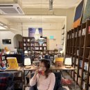 음악이흐르는숲 | 성수북카페 어바웃더챕터 책과 LP 음악이 흐르는 성수동 감성 공간