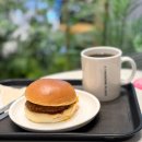 함박2천 | 투썸플레이스 에그함박브리오슈번 후기 투썸 올데이세트 가격 핑구 포르쉐 굿즈 구경