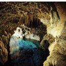 용암동굴에서 어떻게 석회질 동굴생성물이 자랐을까 전 세계 용암동굴의 결정체, 거문오름 용암 이미지