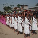 2013년 3월 15일 치투완 " 타루족 여성 전통춤 " 이미지