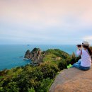 문수암=암자를 병풍처럼 감싸는 기암절벽과 더불어, 정상에 오르면 한려해상국립공원의 섬들이 수면 위에 점처럼 흩어진 전경 이미지