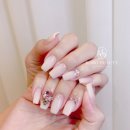 네일하는 강아지 이미지