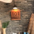 소랑벨일공일(101) | 남원 큰엉바다를 바라보며 너의 눈동자에 짠! 🍹🥂 서귀포 남원 소랑벨101후기 ( 분위기 너무 좋은 카페&펍 )