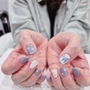 네일이소브 | 손끝에 담은 여름 하늘, 블루&화이트 네일이 주는 설렘 <군산 수송동 네일, 소브라운지>