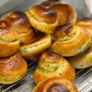 박승일「사이와 사이 | 줄서는 광장시장 갈릭보이 마늘빵 진심후기