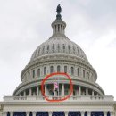 바이든 취임식을 한 의사당 건물에 관타나모 수용소 깃발이 걸렸음! 무슨 의미? 이미지