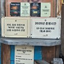 커피와 책이 있는 | 영등포 맨홀커피 웨스턴 책방 후기｜미국 서부 분위기와 책 숲 속에서 보내는 조용한 하루