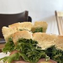 CU 용산해방촌점 | [용산] 해방촌브런치 카페 마우시(Moussy)