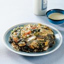 하루를 부드럽게 시작하는 달걀덮밥&영양만점 밑반찬 오징어미나리초무침&바다 내음 가득한 파래전 이미지