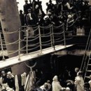 <경계에 서다> 이미지