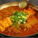 제육볶음 vs 김치찌개 이미지