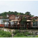 연못이 있는 풍경 이미지