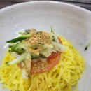 자연을 닮은 소박한 집 이미지