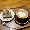 성내제6교 왼쪽 | [강동] 올림픽공원 카페, 분위기 있는 유럽감성의 성내동 디저트 맛집 [카페 오텀] 후기