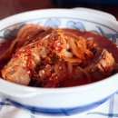 매콤한 돼지등뼈 김치찌개로 따뜻한 한 끼 이미지