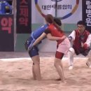 씨름으로 굴욕 당하는 아나운서 ㅋㅋㅋㅋㅋㅋ.gif 이미지