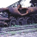 1951, 폭격당한 기차와 철도역.(서울. 철원) 이미지