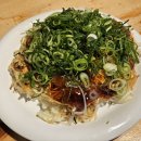 층층이 쌓아 굽는 히로시마식 오코노미야키의 맛
