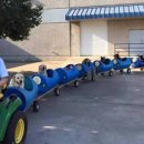 산책하는 강아지 이미지