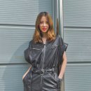 2019년 여자 가죽 팬츠 코디를 소화하는 남다른 해외 스타