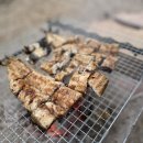 폭포가 있는 캠핑장 이미지