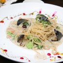 하늘과 소나무 이미지