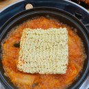 24시얼큰시원생고기김치찌개외도점