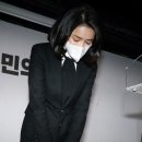 &#39;내조만 한다던 영부인 김건희 여사&#39; 지시하고 박수치고..대통령 뺨치는 여왕 행보 거침없다 이미지