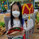 맥도날드에서 드라이브스루로 햄버거를 사러가요~ 이미지