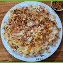 매콤한 양념소스를 곁들여 먹은 바삭 쫄깃한 감자 오징어 부침개 이미지