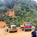 Landslide blocks road to Genting 이미지