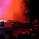 연극 폭격 이미지