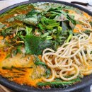 텃밭에노는닭 이미지