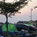 푸른바다와 캠핑 이미지