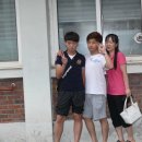 2011년8월1일 여름비젼캠프(교회,선교원)-학교탐방하기 : 남춘천중학교에서 장선생님과 유하민,서경덕 비젼맨 기념사진 이미지