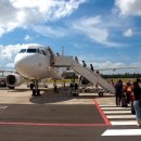 News English | 여객기는 왜 왼쪽으로만 타고 내릴까 이미지