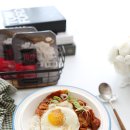 더초이스몰 | 한그릇요리 제육덮밥 밥알이 살아있는 더미식 즉석밥으로 더 맛있게!