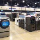 Whirlpool은 삼성, LG, GE 가전 등 경쟁사들이 트럼프의 관세를 회피했다고 비난했습니다 이미지