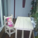 손녀딸에게 줄 편백나무 유아용 의자 와 책상 이미지