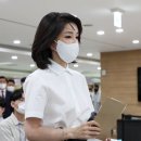 [단독] 김건희 여사 '용산 청사' 나들이에 신은 신발, 143만원 디올 이미지