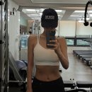 김준희헤어라인 | 김준희, 화이트 브라탑으로 완성한 애슬레저 워크아웃룩