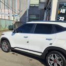 세차하는 남자 이미지