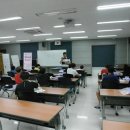 로봇이 움직이는 도서관 이미지