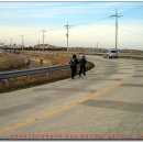 건물 앞 삼거리 이미지