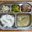 6월 1일 월요일 점심- 현미밥,콩나물국,돼지고기양파볶음,애호박무침,잘게썬깍두기 이미지