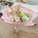 신한은행 금천점 | [졸업식 꽃다발 추천] 대학 생활의 마지막을 빛내준 화사한 핑크꽃다발 후기