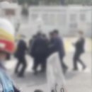 [속보] 용산 대통령실 앞 70대 남성 흉기 난동...경찰관 2명 부상 이미지