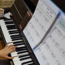 피아노와 반주(야간) 이미지